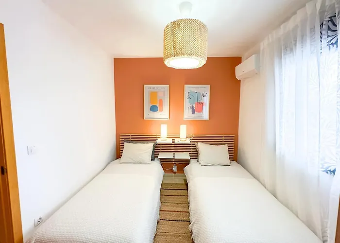Moderne, Lumineux, Balcon, Piscine, Parking
