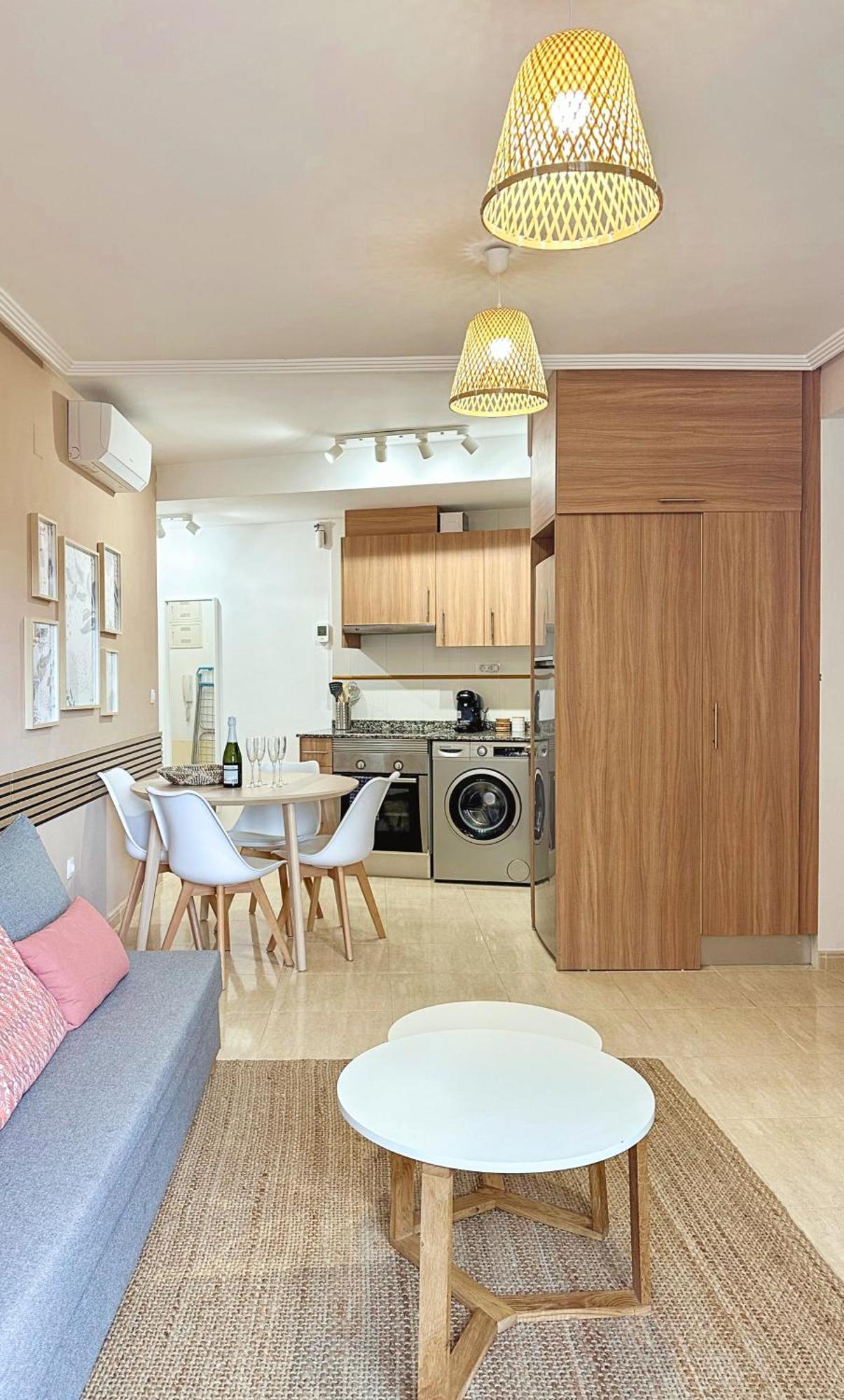 Moderne, Lumineux, Balcon, Piscine, Parking
